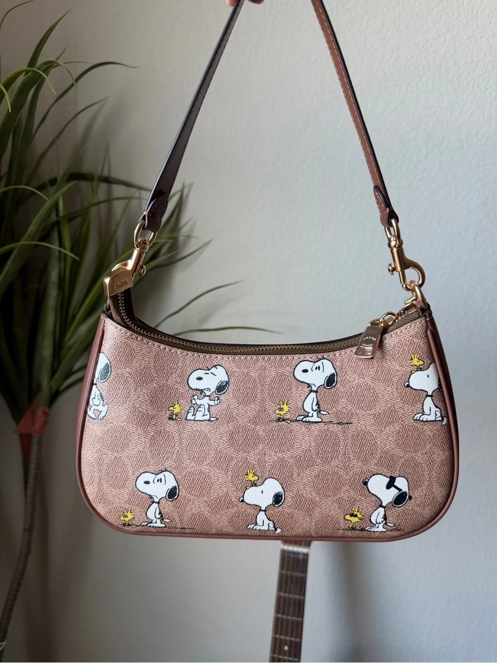 Coach Snoopy Dog Prints Teri Shoulder Bag
